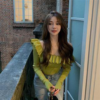 One-shoulder Ruffled T-shirt