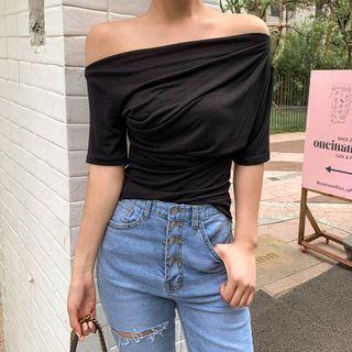 Off-shoulder Shirred T-shirt
