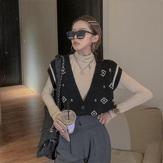 Long-sleeve T-shirt / Printed Buttoned Knit Vest