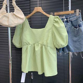 Short-sleeve Square-neck Flowy Top