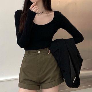 Long-sleeve T-shirt / High-waist Wide-leg Shorts