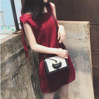 Sleeveless Plain V-neck Sheath Dress