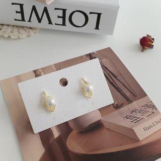 Faux Pearl Leaf Stud Earring
