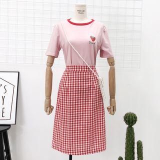 Set: Printed T-shirt + Checked A-line Skirt