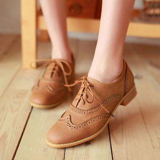 Faux-leather Wing-tip Flat Oxfords