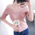 Two-way V-neck Knit Top