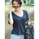 Scoop-neck Pocket-front T-shirt