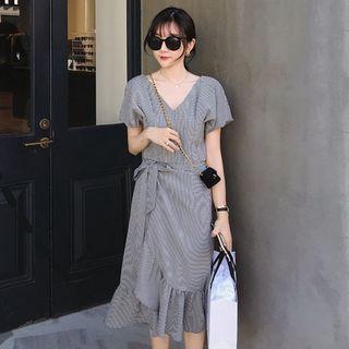 Plaid Cropped Short-sleeve Top / Ruffle Hem A-line Skirt
