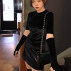 Set: Short-sleeve Velvet T-shirt + Arm Sleeves Black - One Size