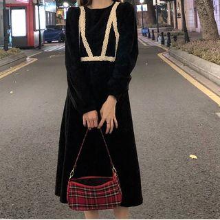 Long-sleeve Lace Trim Velvet Midi Dress Black - One Size