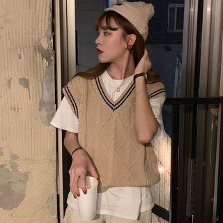 Contrast Trim Cable-knit Sweater Vest
