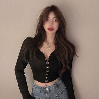Hook-closure Knit Crop Top Black - One Size
