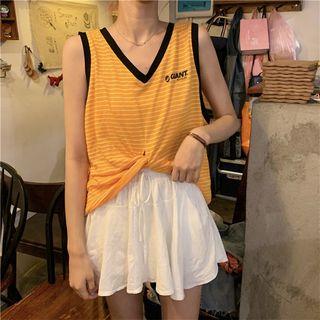 Sleeveless V-neck T-shirt