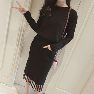 Set: Sweater + Fray Hem Knit Skirt