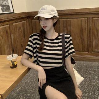 Short-sleeve Striped Cropped T-shirt / Midi A-line Skirt