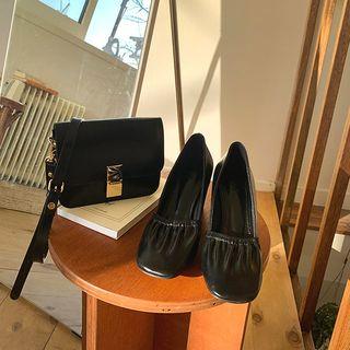 Cylinder-heel Shirred Pumps
