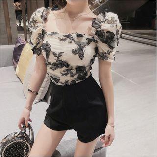 Puff-sleeve Lace Frill Trim Top / Plain Dress Shorts