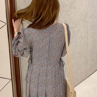 Round-neck Tie-waist Pleated Floral Dress Light Blue - One Size