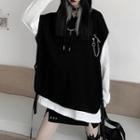 Long-sleeve T-shirt / Chained Lace-up Vest