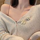 Faux Pearl Flower / Bow Brooch / Set