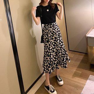Short-sleeve T-shirt / Floral Print A-line Midi Skirt / Set