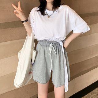 3/4-sleeve Asymmetric T-shirt / Wide-leg Shorts