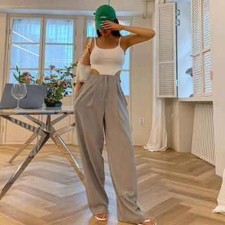 Belted-side Pleated Wide-leg Pants