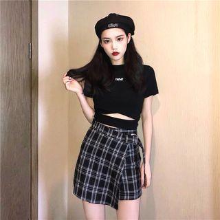 Short-sleeve Cropped T-shirt / Plaid Asymmetric A-line Skirt