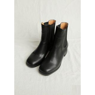 Square-toe Chelsea Short Boots