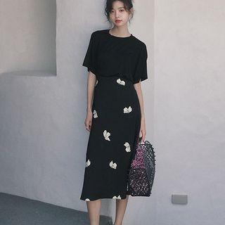 Set: Cutout Back Short-sleeve T-shirt + Printed High Waist Midi Skirt