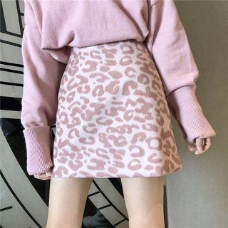 V-neck Sweater / Leopard Print Mini A-line Skirt