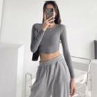 Round-hem Skinny Crop T-shirt