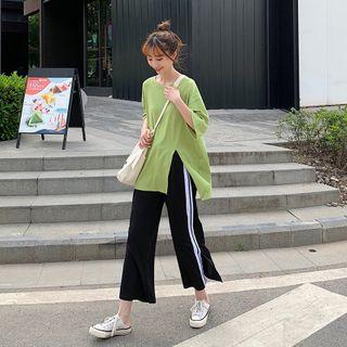 Striped Sweatpants / Elbow-sleeve T-shirt