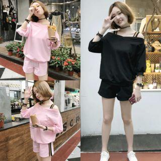 Set: Open Shoulder Short-sleeve T-shirt + Shorts