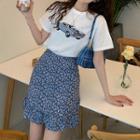 Cat Print Short-sleeve T-shirt / Floral Print Mini Straight-fit Skirt