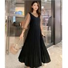 V-neck Sleeveless A-line Dress / Dotted Long-sleeve Top