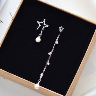 Non-matching Faux Pearl Star Drop Earring