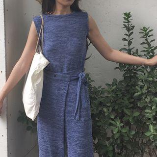 Set : Sleeveless Top + Capri Pants