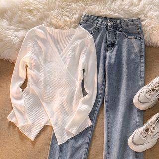 V-neck Knit Top / Straight Leg Jeans