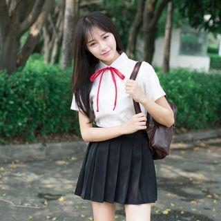 Shirt / Pleated Skirt / Bow / Stockings