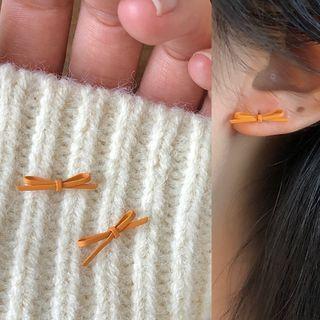 Ribbon Ear Stud 1281a - 1 Pair - Orange - One Size