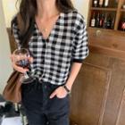 Short-sleeve Plaid Knit Top Black & White - One Size