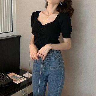 Short-sleeve Sweetheart Neckline Knit Top