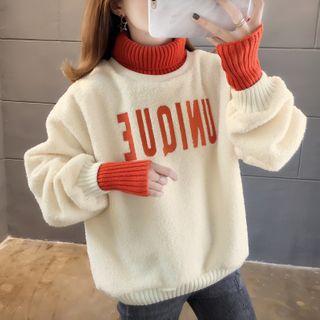 Turtleneck Lettering Fleece Pullover