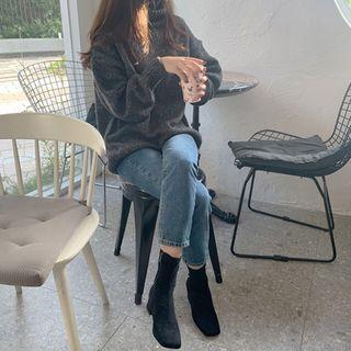 Turtle-neck Punched-trim Sweater