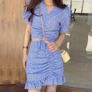 Short-sleeve Floral Print Blouse / Mini Mermaid Skirt