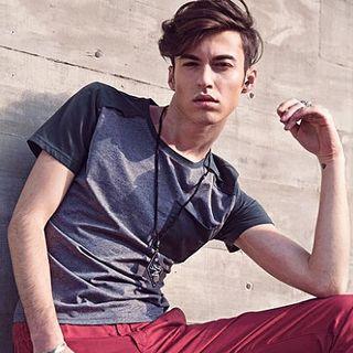 Short Raglan Sleeve T-shirt