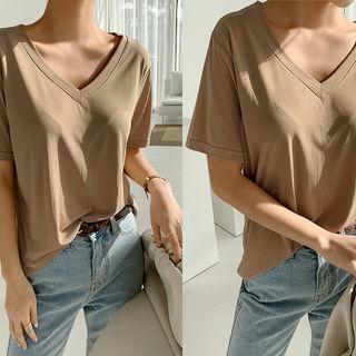 V-neck Monotone T-shirt