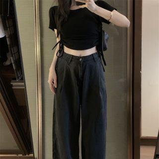 High Waist Loose Fit Jeans / Cropped T-shirt