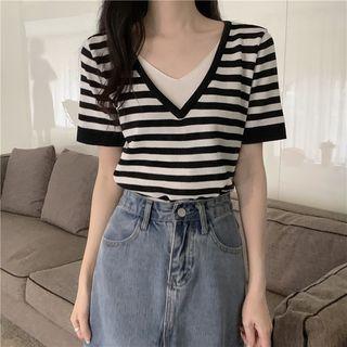 Short-sleeve V-neck Mock Two Piece T-shirt